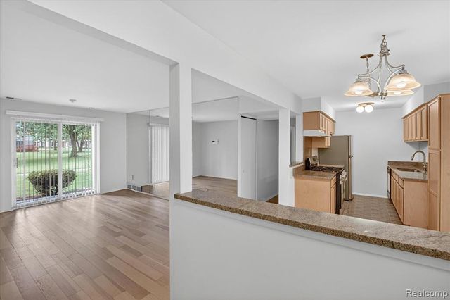 2037 E Franklin Drive, Canton, MI 48187