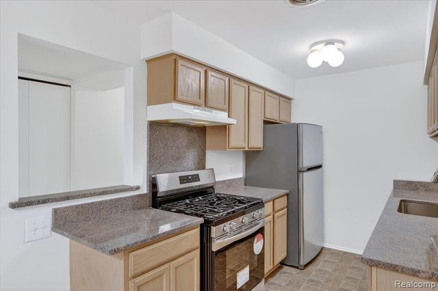 2037 E Franklin Drive, Canton, MI 48187