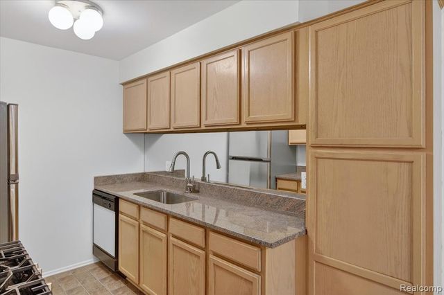 2037 E Franklin Drive, Canton, MI 48187