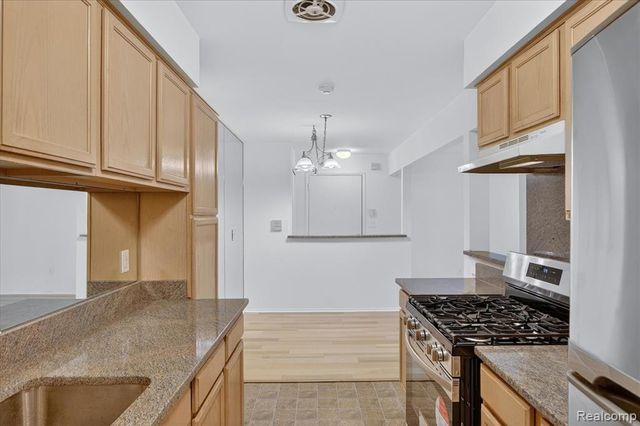 2037 E Franklin Drive, Canton, MI 48187