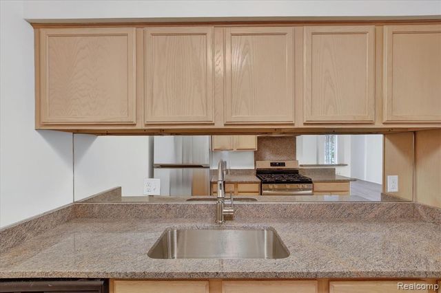 2037 E Franklin Drive, Canton, MI 48187