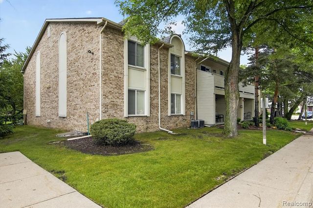2037 E Franklin Drive, Canton, MI 48187