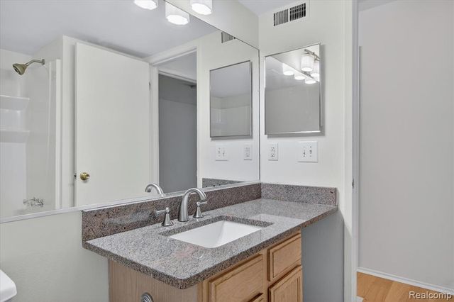2037 E Franklin Drive, Canton, MI 48187