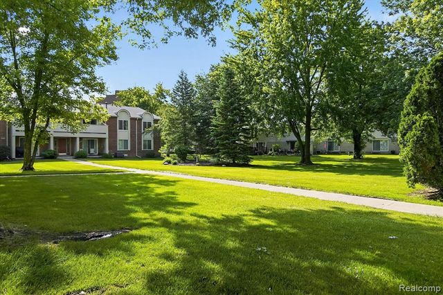 2037 E Franklin Drive, Canton, MI 48187