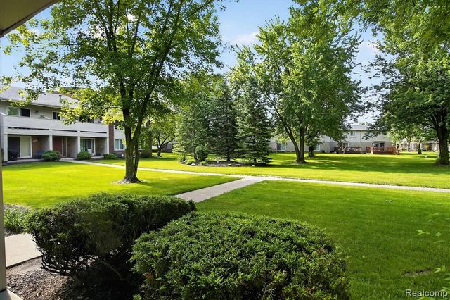 2037 E Franklin Drive, Canton, MI 48187