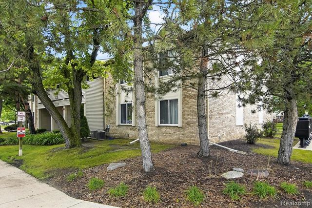 2037 E Franklin Drive, Canton, MI 48187