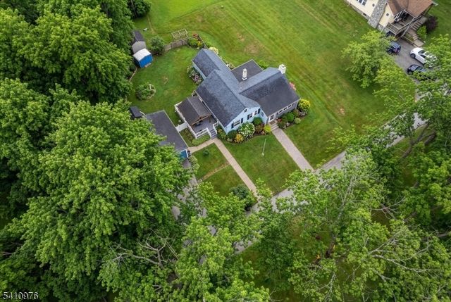 8 Myrtle Ave, Mount Olive Twp., NJ 07828