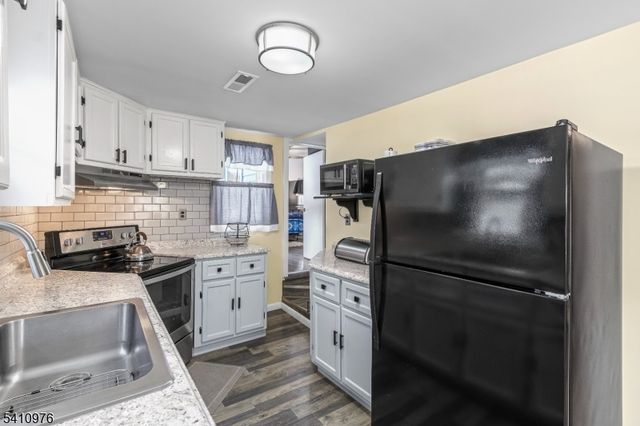 8 Myrtle Ave, Mount Olive Twp., NJ 07828