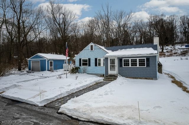 8 Myrtle Ave, Mount Olive Twp., NJ 07828