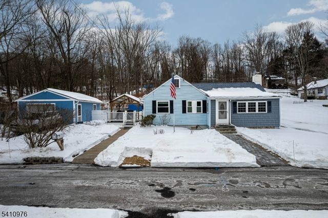 8 Myrtle Ave, Mount Olive Twp., NJ 07828