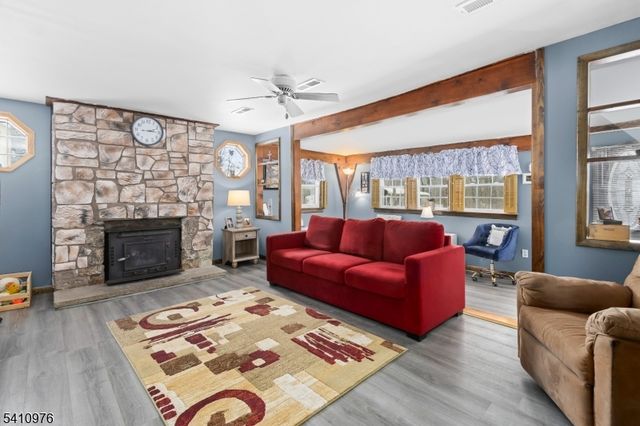 8 Myrtle Ave, Mount Olive Twp., NJ 07828