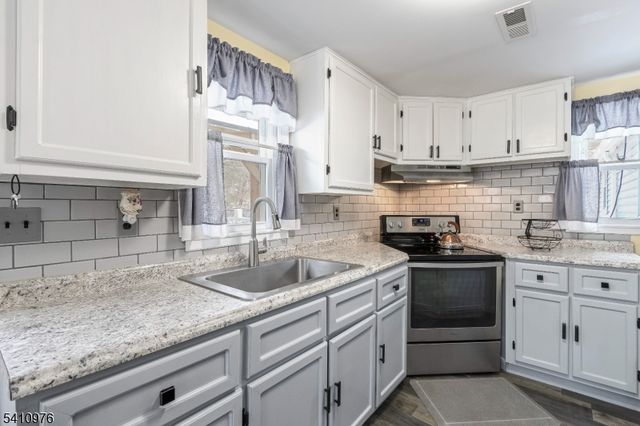 8 Myrtle Ave, Mount Olive Twp., NJ 07828