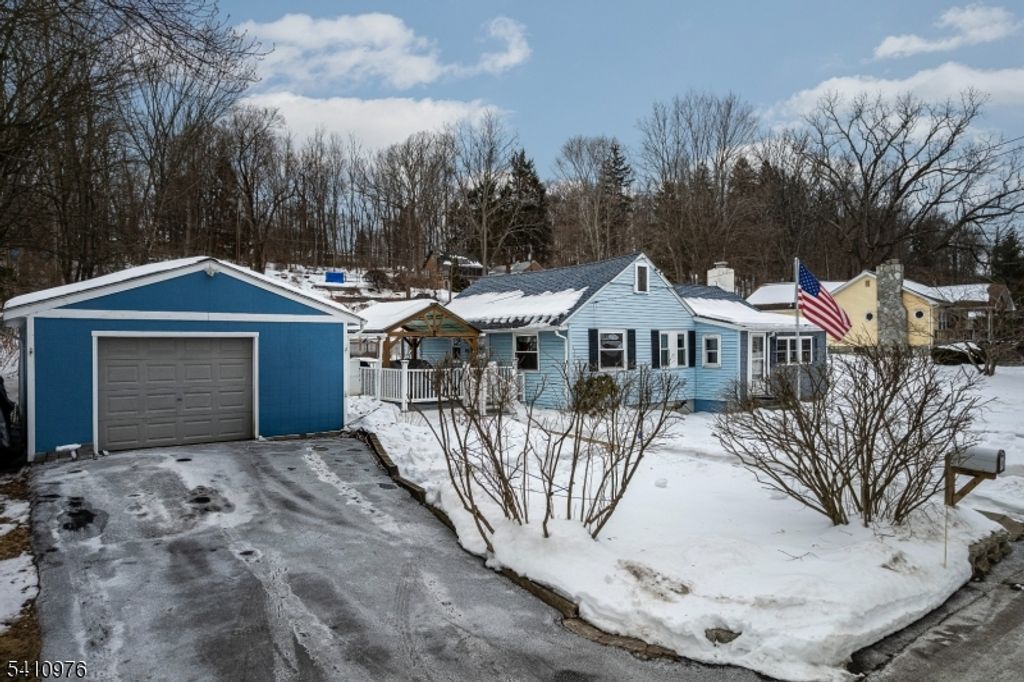 8 Myrtle Ave, Mount Olive Twp., NJ 07828