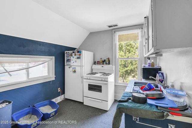 225 W Scott Street, Grand Ledge, MI 48837