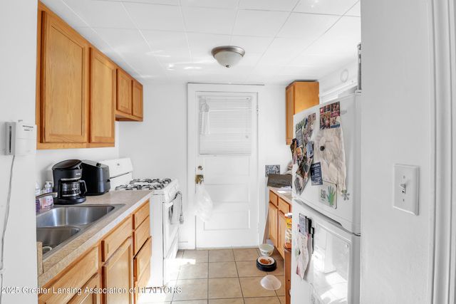 225 W Scott Street, Grand Ledge, MI 48837