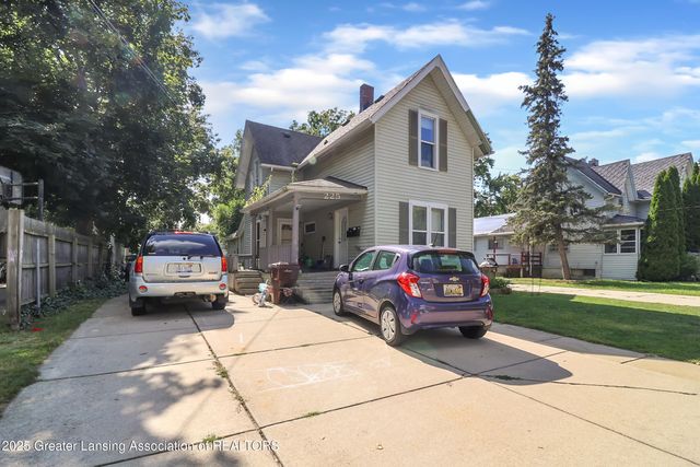 225 W Scott Street, Grand Ledge, MI 48837