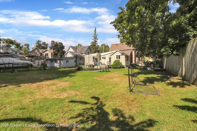 225 W Scott Street, Grand Ledge, MI 48837