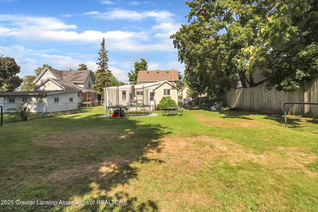 225 W Scott Street, Grand Ledge, MI 48837