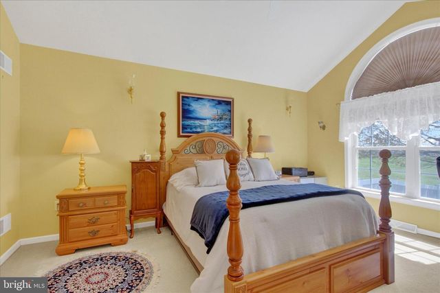 2515 ADMIRE SPRINGS DR, Dover, PA 17315