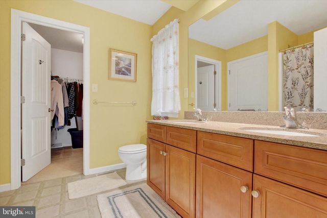 2515 ADMIRE SPRINGS DR, Dover, PA 17315