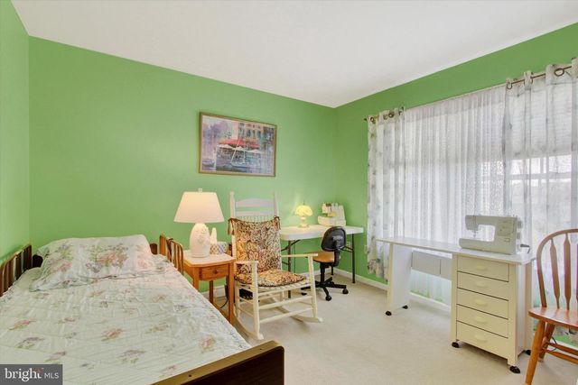2515 ADMIRE SPRINGS DR, Dover, PA 17315
