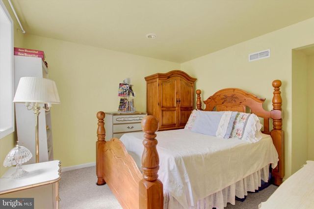 2515 ADMIRE SPRINGS DR, Dover, PA 17315