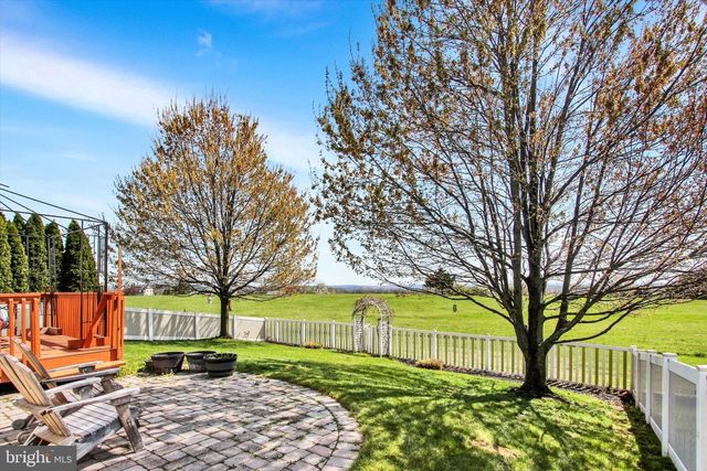 2515 ADMIRE SPRINGS DR, Dover, PA 17315