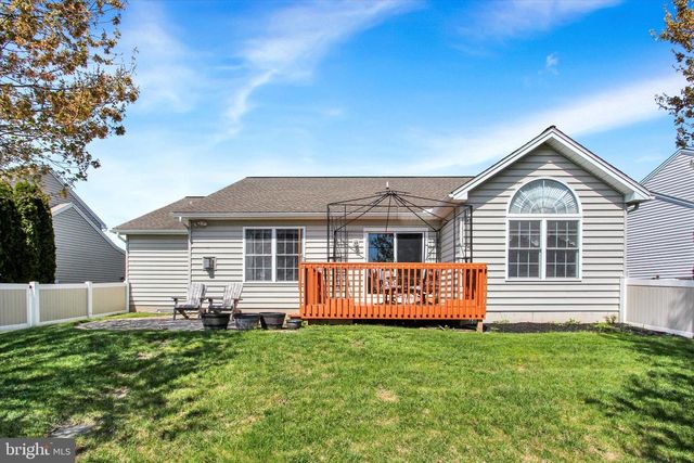 2515 ADMIRE SPRINGS DR, Dover, PA 17315