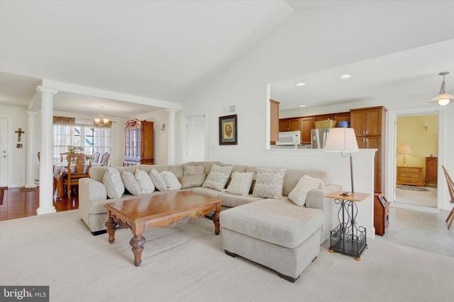 2515 ADMIRE SPRINGS DR, Dover, PA 17315
