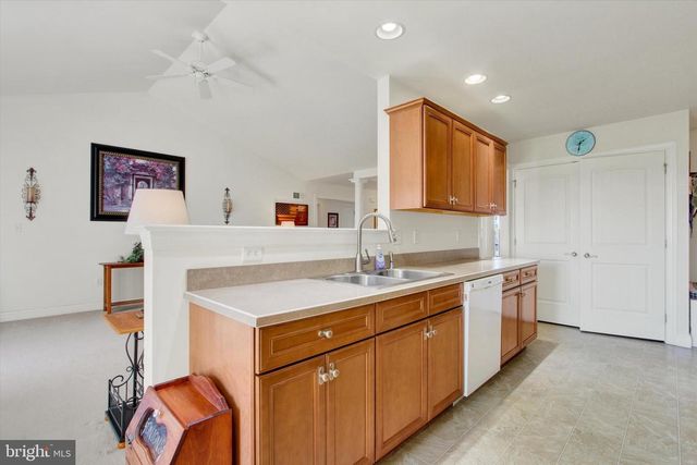 2515 ADMIRE SPRINGS DR, Dover, PA 17315