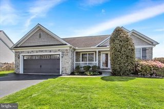 2515 ADMIRE SPRINGS DR, Dover, PA 17315