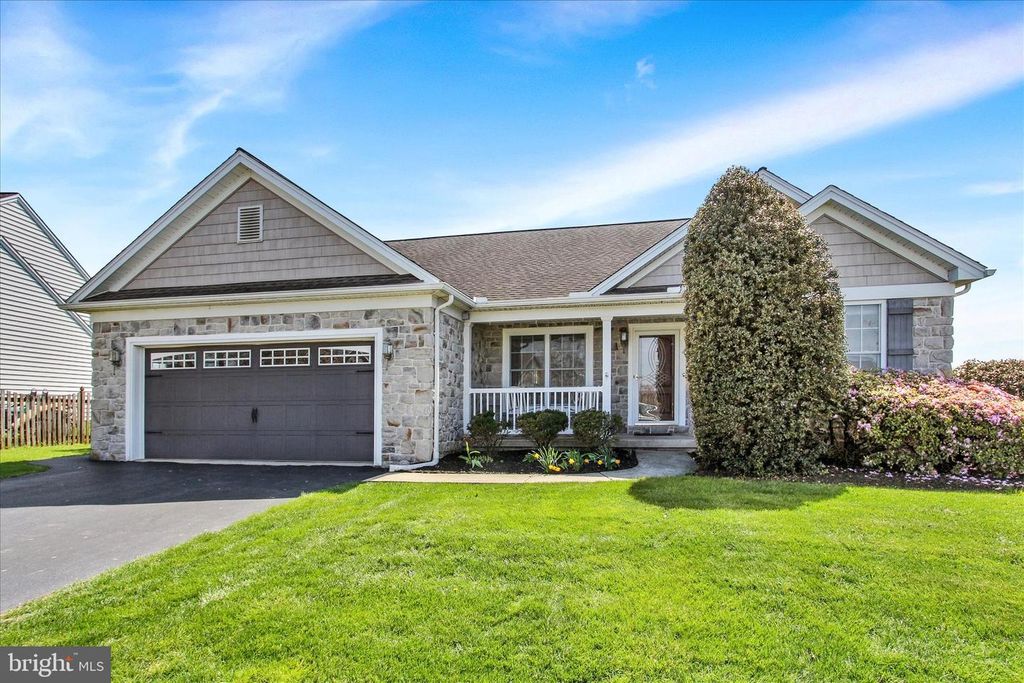 2515 ADMIRE SPRINGS DR, Dover, PA 17315