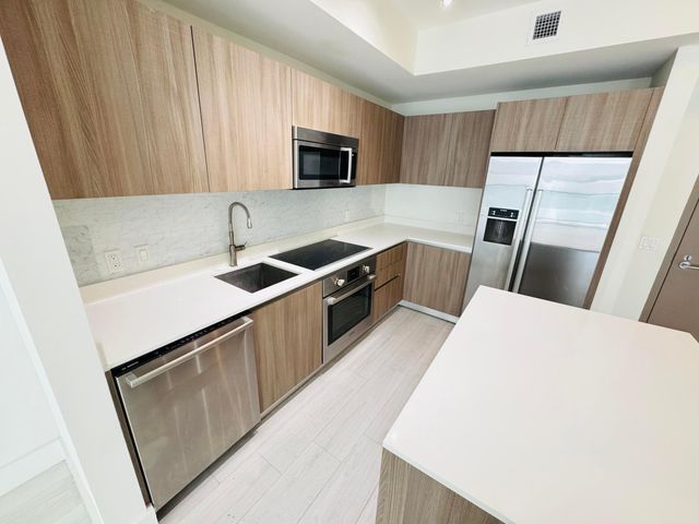 201 SW 17TH Road 603, Miami, FL 33129