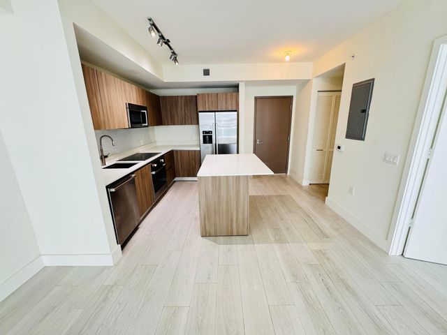 201 SW 17TH Road 603, Miami, FL 33129