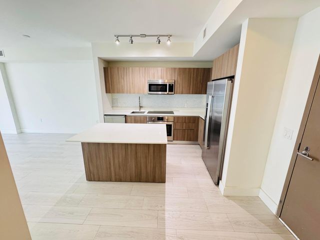201 SW 17TH Road 603, Miami, FL 33129