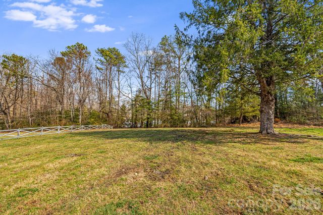 10581 Boylston Highway, Mills River, NC 28759