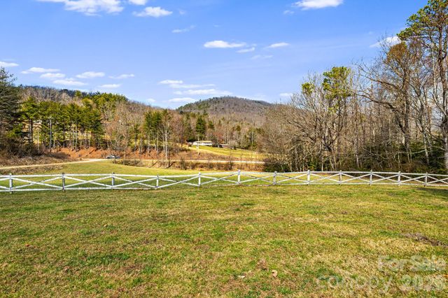 10581 Boylston Highway, Mills River, NC 28759