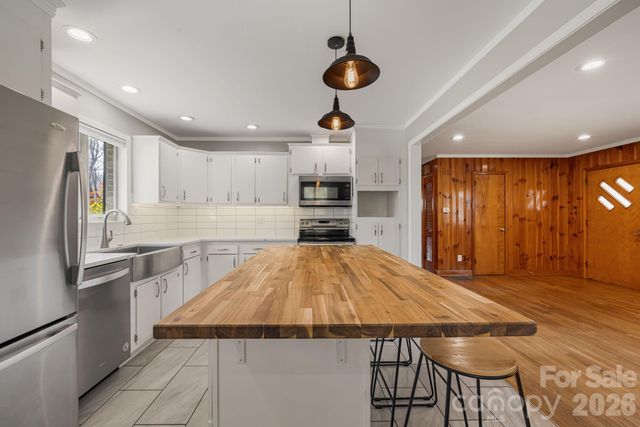 10581 Boylston Highway, Mills River, NC 28759