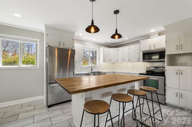 10581 Boylston Highway, Mills River, NC 28759