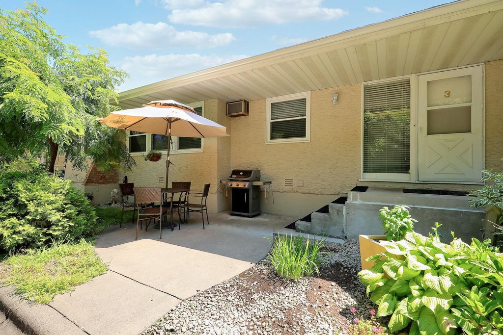 11335 12th Avenue N 3, Plymouth, MN 55441