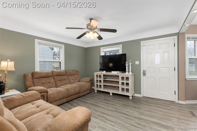 28965 Marquette Street, Garden City, MI 48135