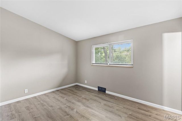 2025 Thunderbird Avenue, Florissant, MO 63033