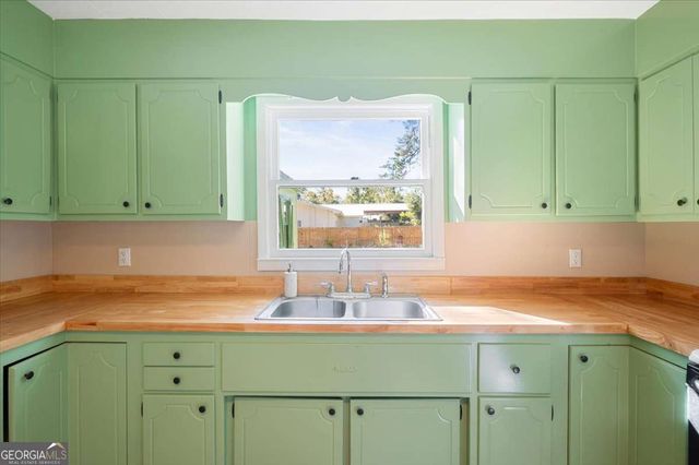 300 Colson Avenue, Woodbine, GA 31569