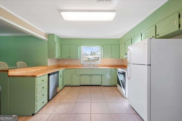 300 Colson Avenue, Woodbine, GA 31569