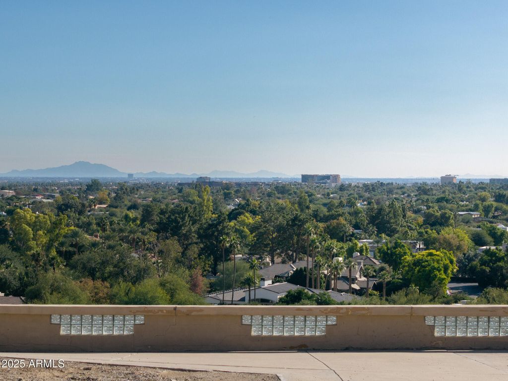 6418 E JOSHUA TREE Lane 2, Paradise Valley, AZ 85253 — photo 2