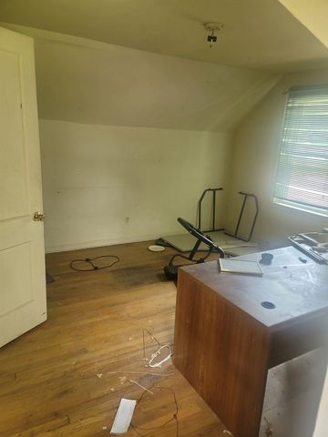 516 E RAINES RD, Memphis, TN 38109