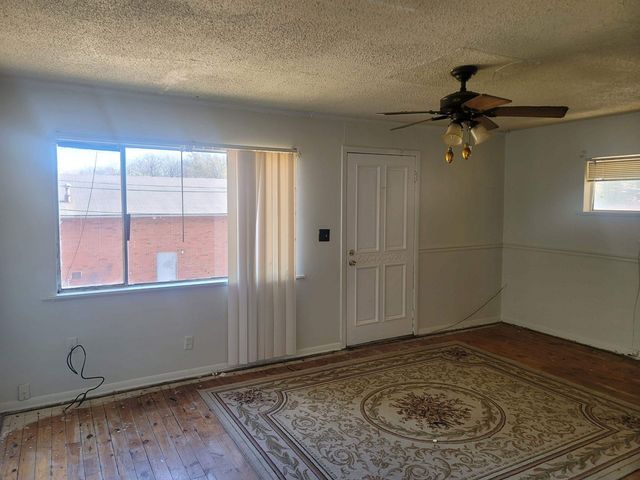 516 E RAINES RD, Memphis, TN 38109