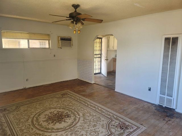 516 E RAINES RD, Memphis, TN 38109