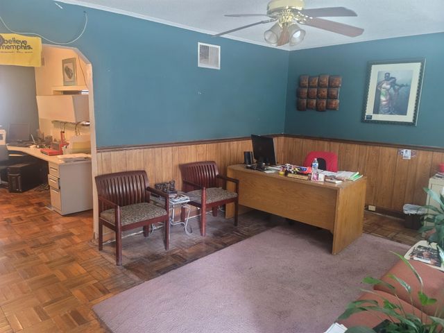 516 E RAINES RD, Memphis, TN 38109