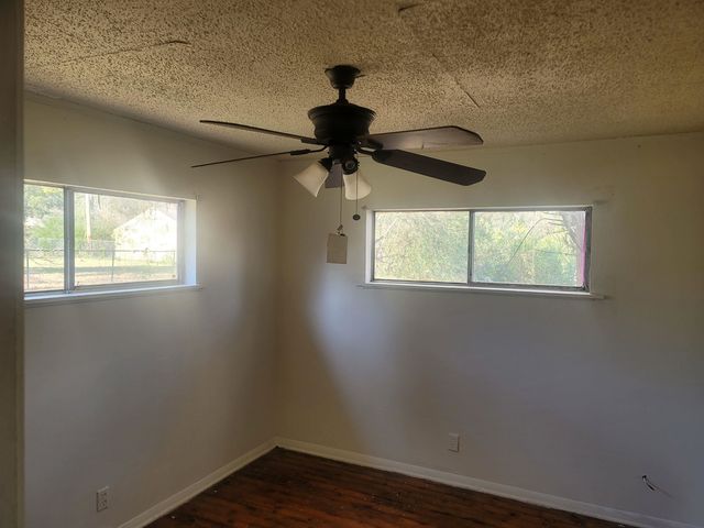 516 E RAINES RD, Memphis, TN 38109